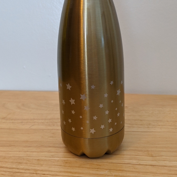 NWT!! Reusable Water Bottle - Picture 3 of 7